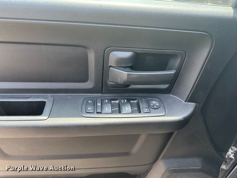 image for item DJ6242 2019 Dodge Ram 1500 Classic Crew Cab pickup truck