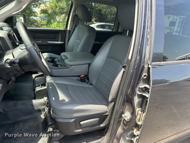 image for item DJ6242 2019 Dodge Ram 1500 Classic Crew Cab pickup truck