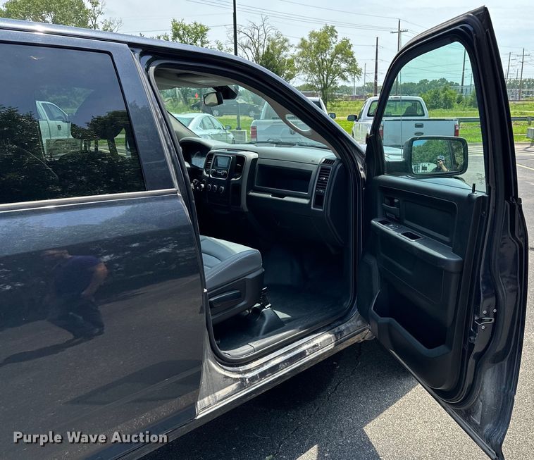 image for item DJ6242 2019 Dodge Ram 1500 Classic Crew Cab pickup truck