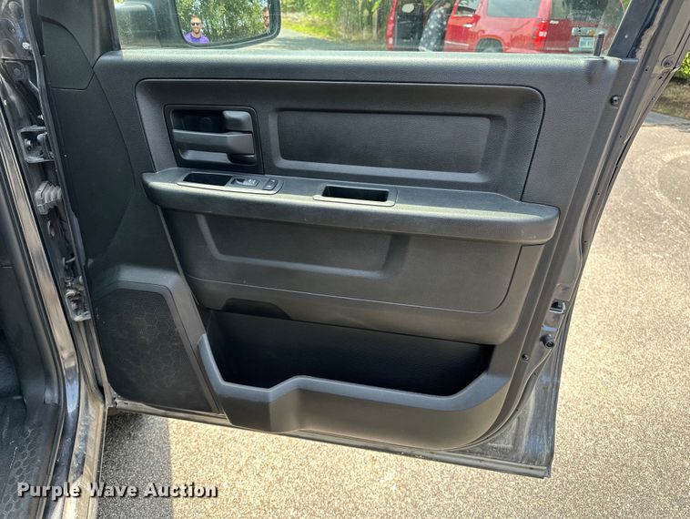 image for item DJ6242 2019 Dodge Ram 1500 Classic Crew Cab pickup truck