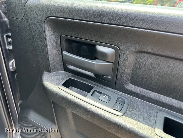 image for item DJ6242 2019 Dodge Ram 1500 Classic Crew Cab pickup truck