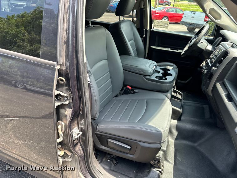 image for item DJ6242 2019 Dodge Ram 1500 Classic Crew Cab pickup truck