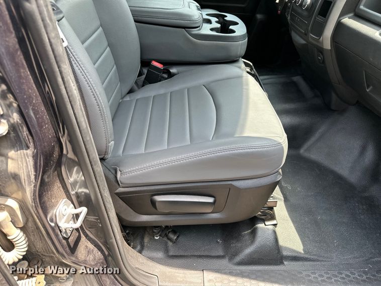 image for item DJ6242 2019 Dodge Ram 1500 Classic Crew Cab pickup truck