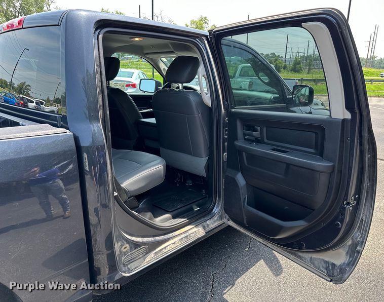 image for item DJ6242 2019 Dodge Ram 1500 Classic Crew Cab pickup truck