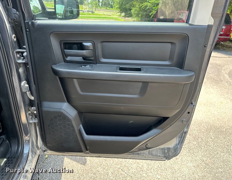 image for item DJ6242 2019 Dodge Ram 1500 Classic Crew Cab pickup truck