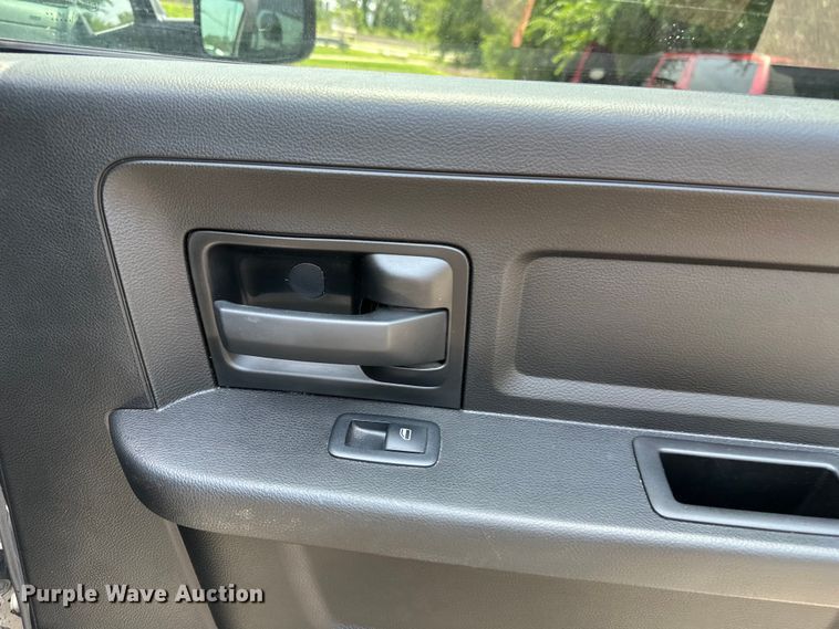 image for item DJ6242 2019 Dodge Ram 1500 Classic Crew Cab pickup truck