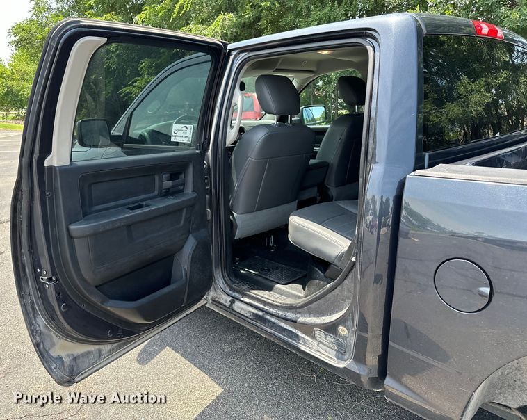 image for item DJ6242 2019 Dodge Ram 1500 Classic Crew Cab pickup truck