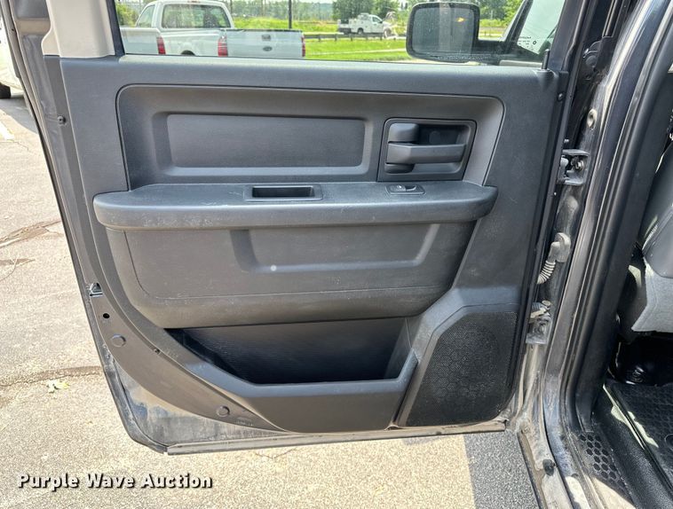 image for item DJ6242 2019 Dodge Ram 1500 Classic Crew Cab pickup truck