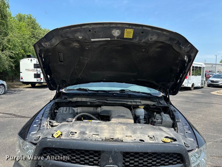 image for item DJ6242 2019 Dodge Ram 1500 Classic Crew Cab pickup truck