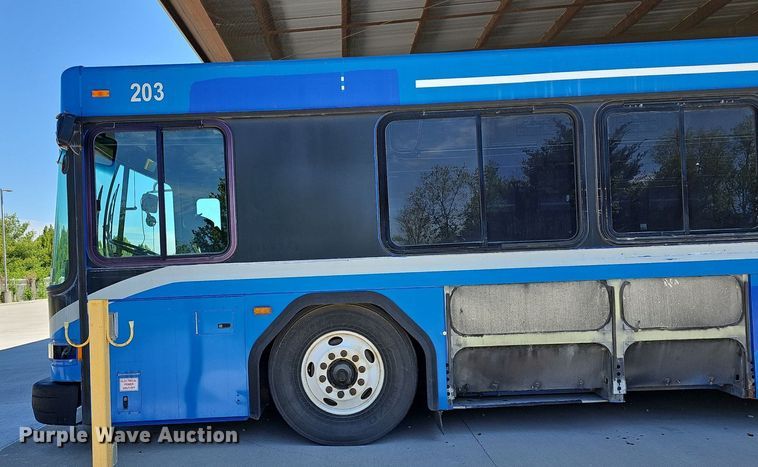 image for item DM1625 2006 Gillig  G29D102N4 transit bus
