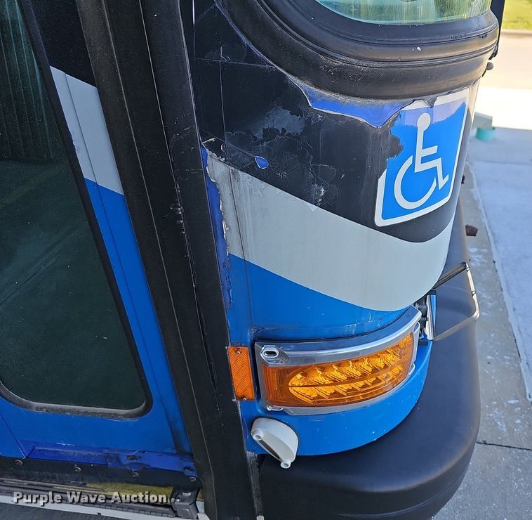 image for item DM1625 2006 Gillig  G29D102N4 transit bus