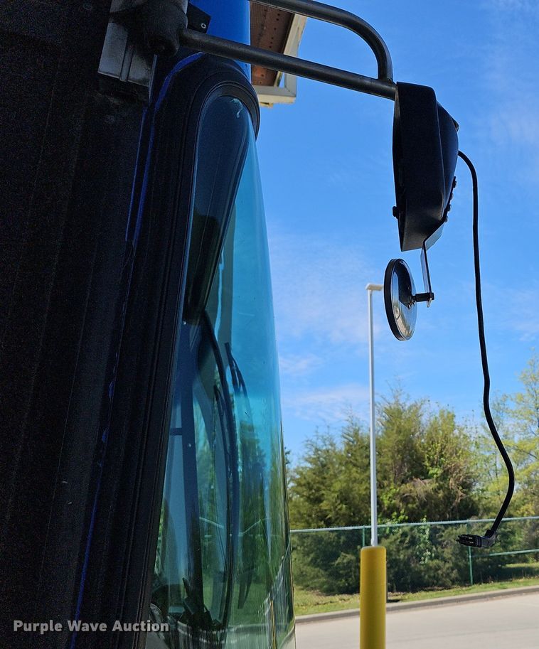 image for item DM1625 2006 Gillig  G29D102N4 transit bus