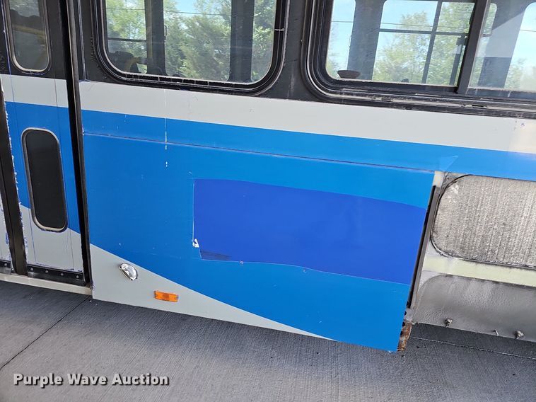 image for item DM1625 2006 Gillig  G29D102N4 transit bus