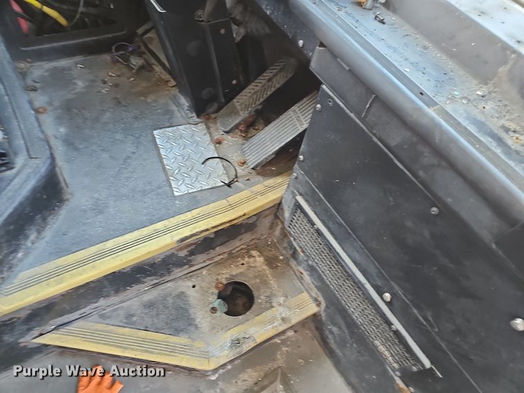 image for item DM1625 2006 Gillig  G29D102N4 transit bus