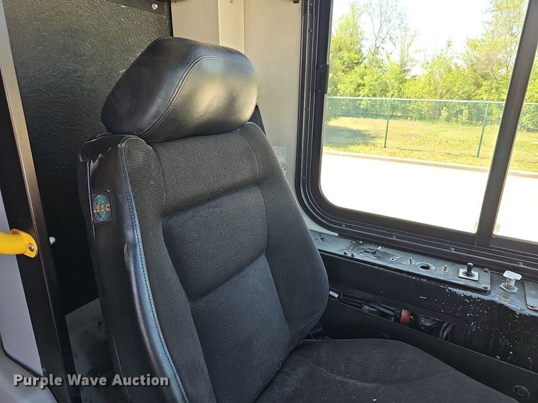 image for item DM1625 2006 Gillig  G29D102N4 transit bus