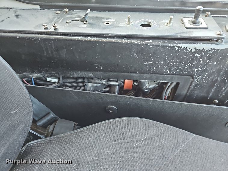 image for item DM1625 2006 Gillig  G29D102N4 transit bus