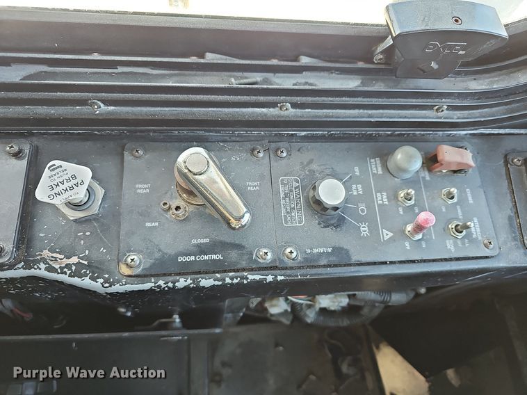 image for item DM1625 2006 Gillig  G29D102N4 transit bus