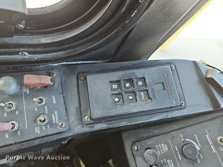 image for item DM1625 2006 Gillig  G29D102N4 transit bus