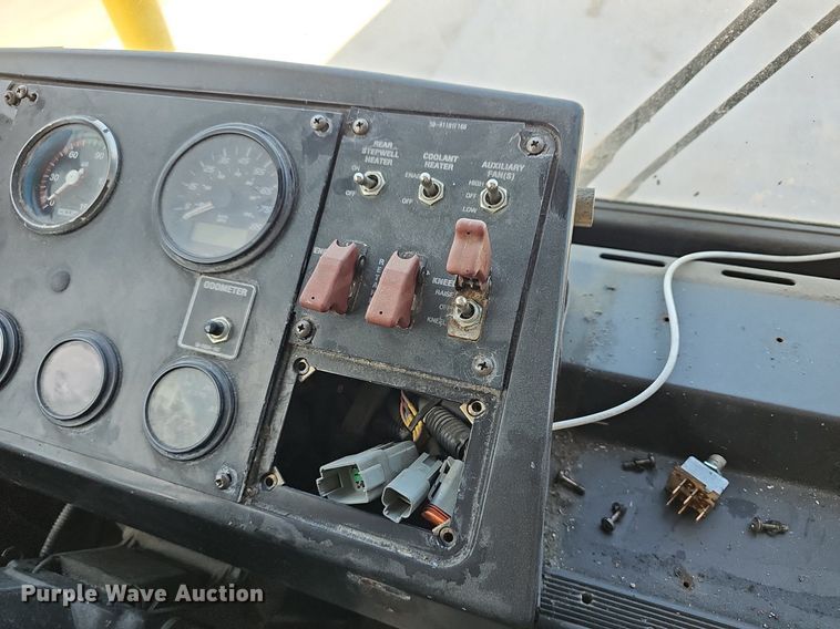 image for item DM1625 2006 Gillig  G29D102N4 transit bus