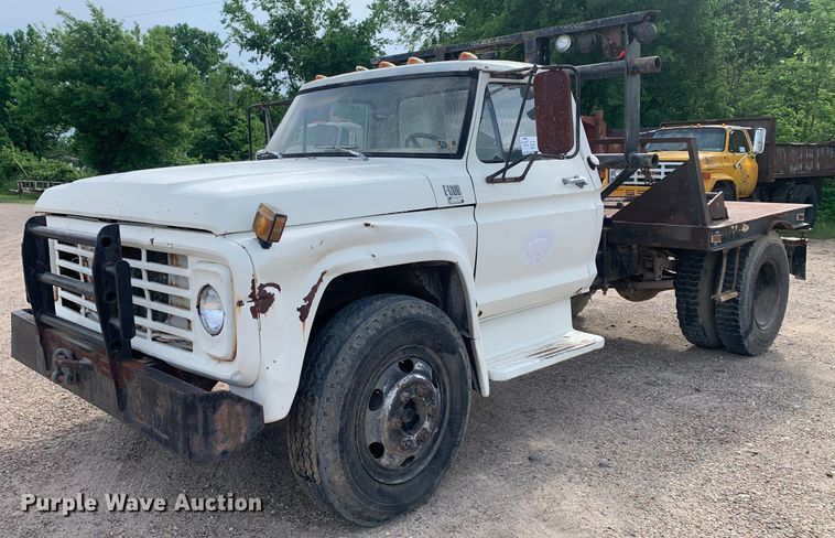 image for item DM7840 1973 Ford  F600 flatbed truck