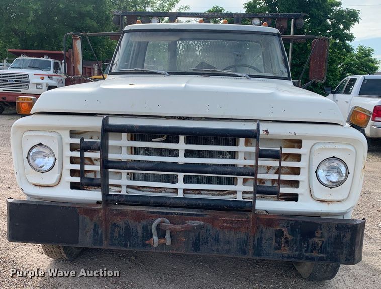 image for item DM7840 1973 Ford  F600 flatbed truck