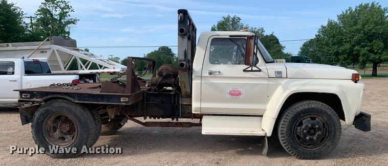 image for item DM7840 1973 Ford  F600 flatbed truck