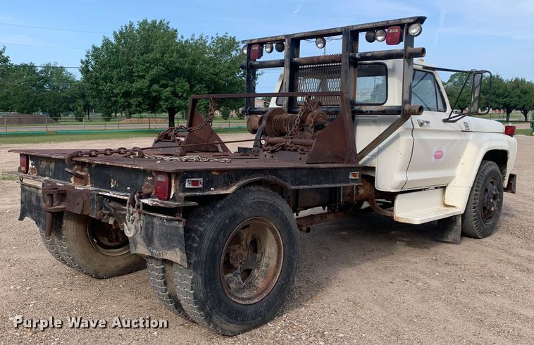 image for item DM7840 1973 Ford  F600 flatbed truck