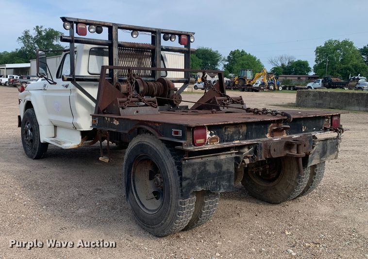image for item DM7840 1973 Ford  F600 flatbed truck
