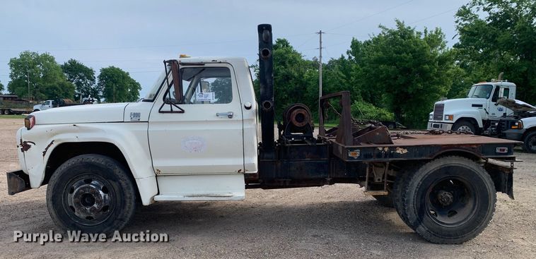 image for item DM7840 1973 Ford  F600 flatbed truck