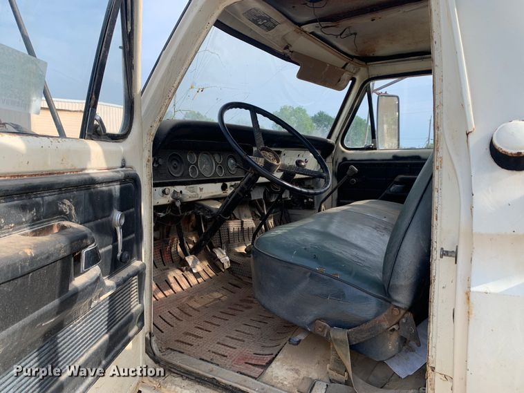 image for item DM7840 1973 Ford  F600 flatbed truck