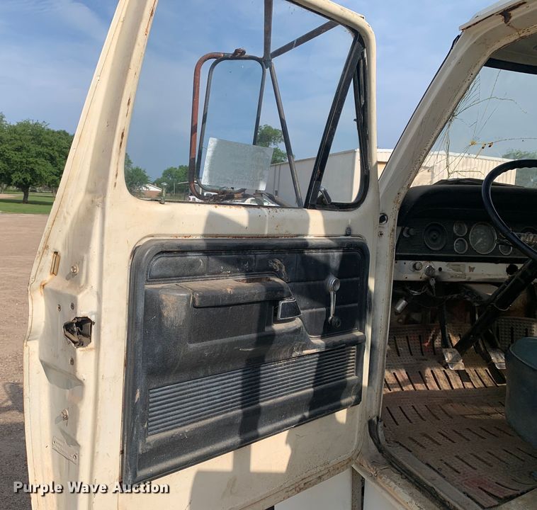 image for item DM7840 1973 Ford  F600 flatbed truck