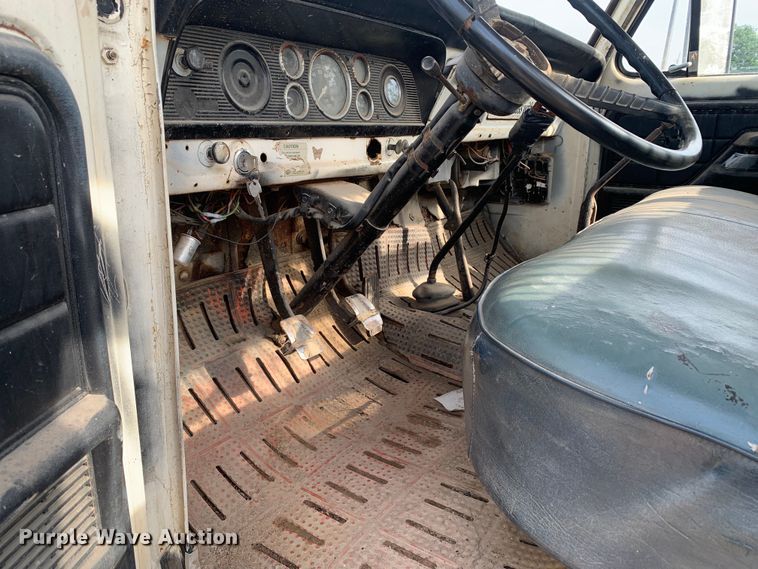 image for item DM7840 1973 Ford  F600 flatbed truck