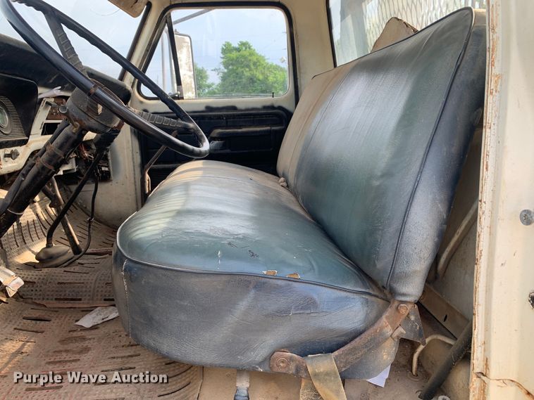 image for item DM7840 1973 Ford  F600 flatbed truck