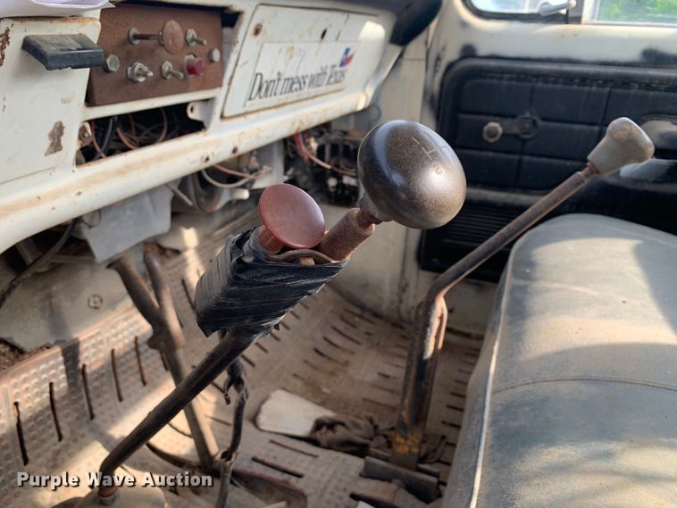 image for item DM7840 1973 Ford  F600 flatbed truck