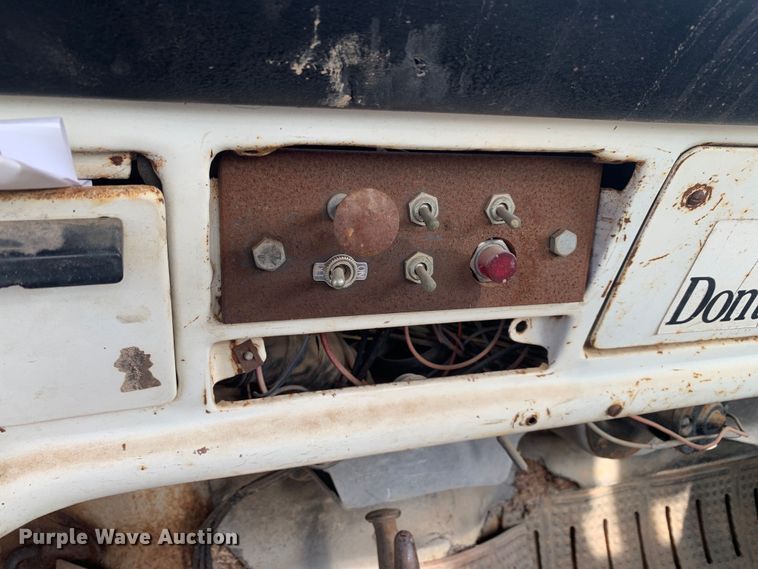 image for item DM7840 1973 Ford  F600 flatbed truck