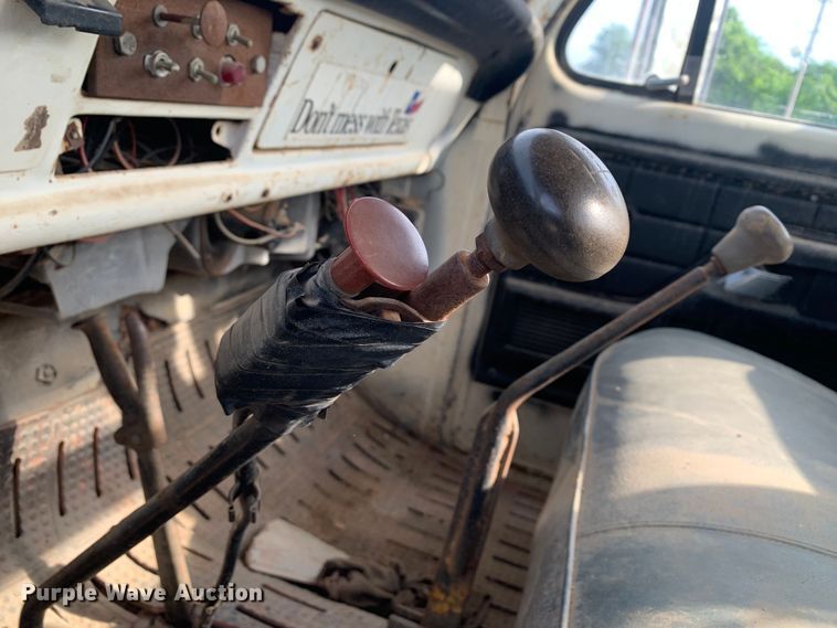 image for item DM7840 1973 Ford  F600 flatbed truck