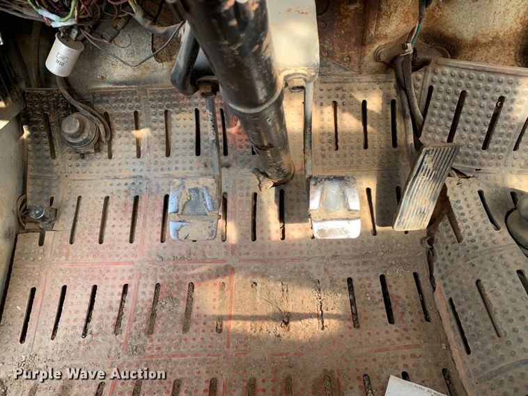 image for item DM7840 1973 Ford  F600 flatbed truck