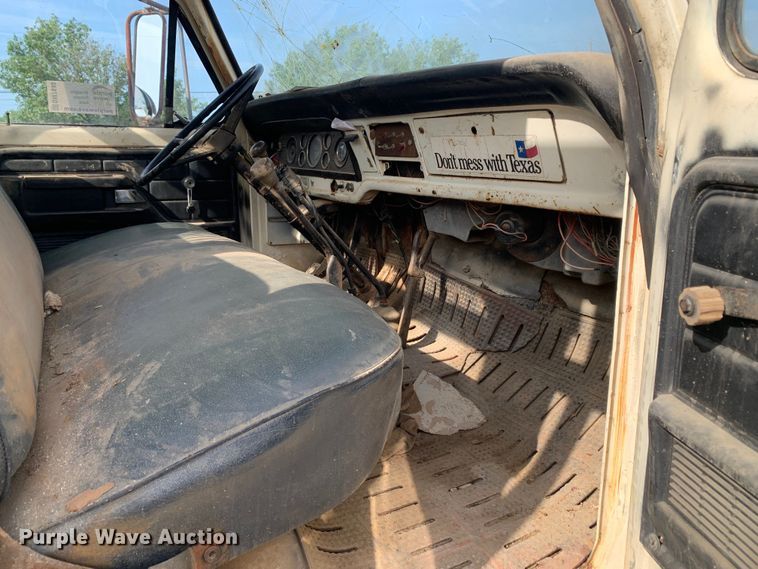 image for item DM7840 1973 Ford  F600 flatbed truck