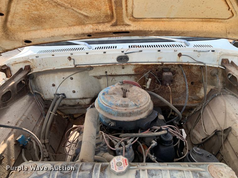 image for item DM7840 1973 Ford  F600 flatbed truck