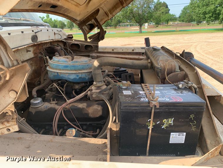 image for item DM7840 1973 Ford  F600 flatbed truck