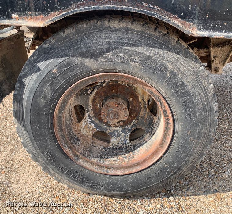 image for item DM7840 1973 Ford  F600 flatbed truck