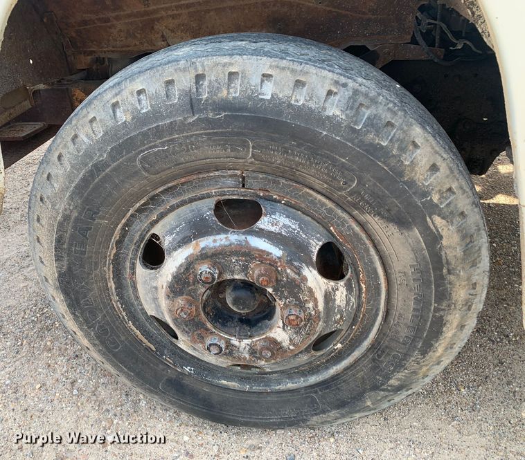 image for item DM7840 1973 Ford  F600 flatbed truck