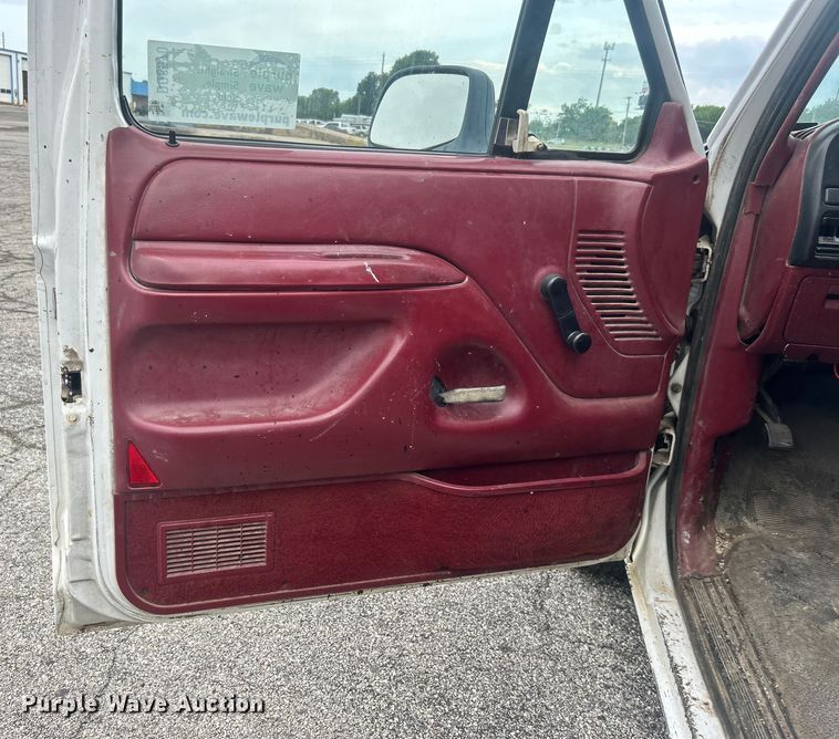 image for item DO6570 1996 Ford F150 pickup truck