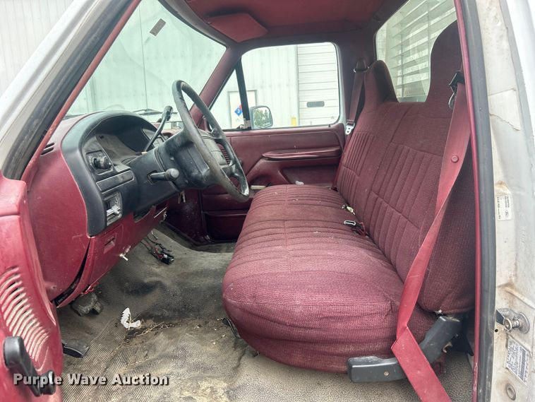 image for item DO6570 1996 Ford F150 pickup truck