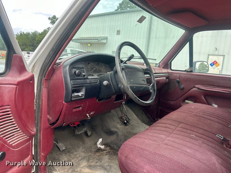 image for item DO6570 1996 Ford F150 pickup truck