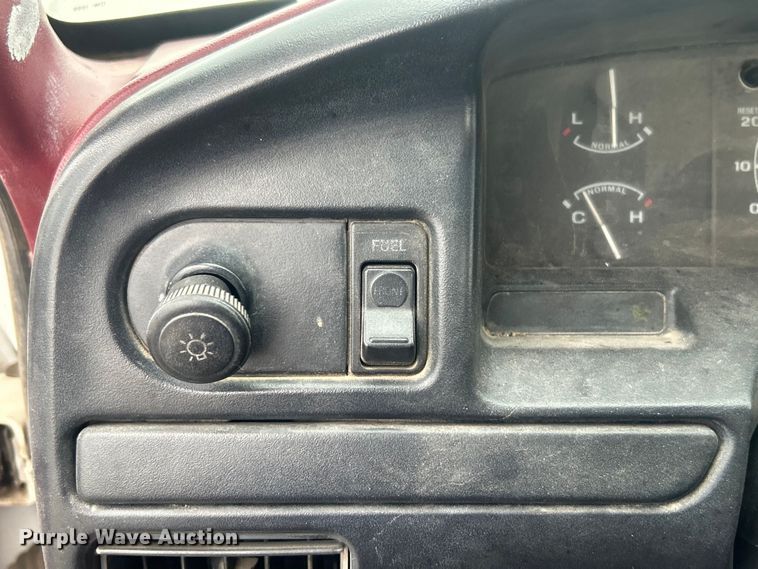 image for item DO6570 1996 Ford F150 pickup truck