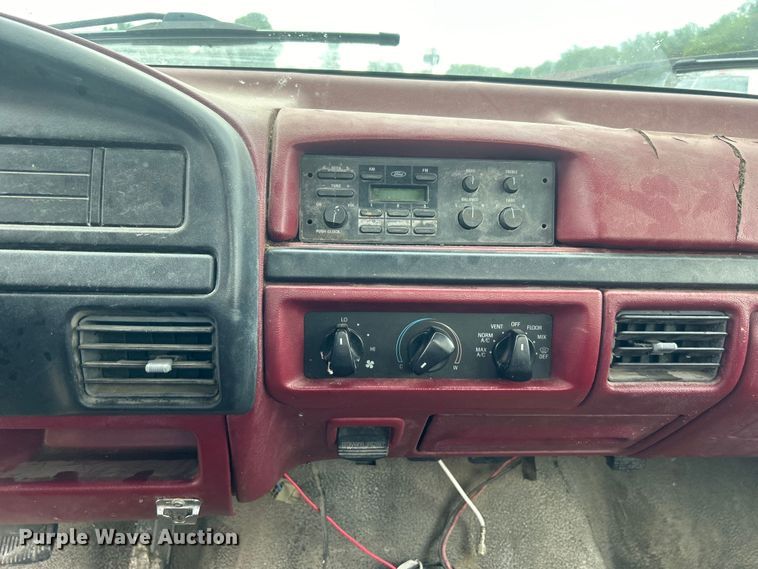 image for item DO6570 1996 Ford F150 pickup truck