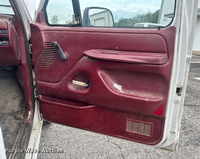 image for item DO6570 1996 Ford F150 pickup truck