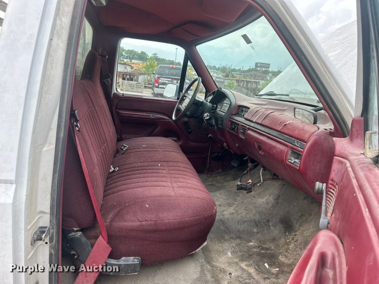 image for item DO6570 1996 Ford F150 pickup truck