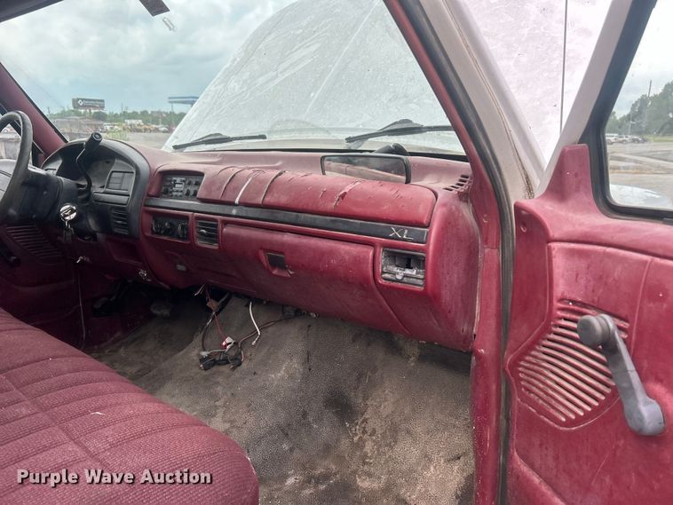 image for item DO6570 1996 Ford F150 pickup truck